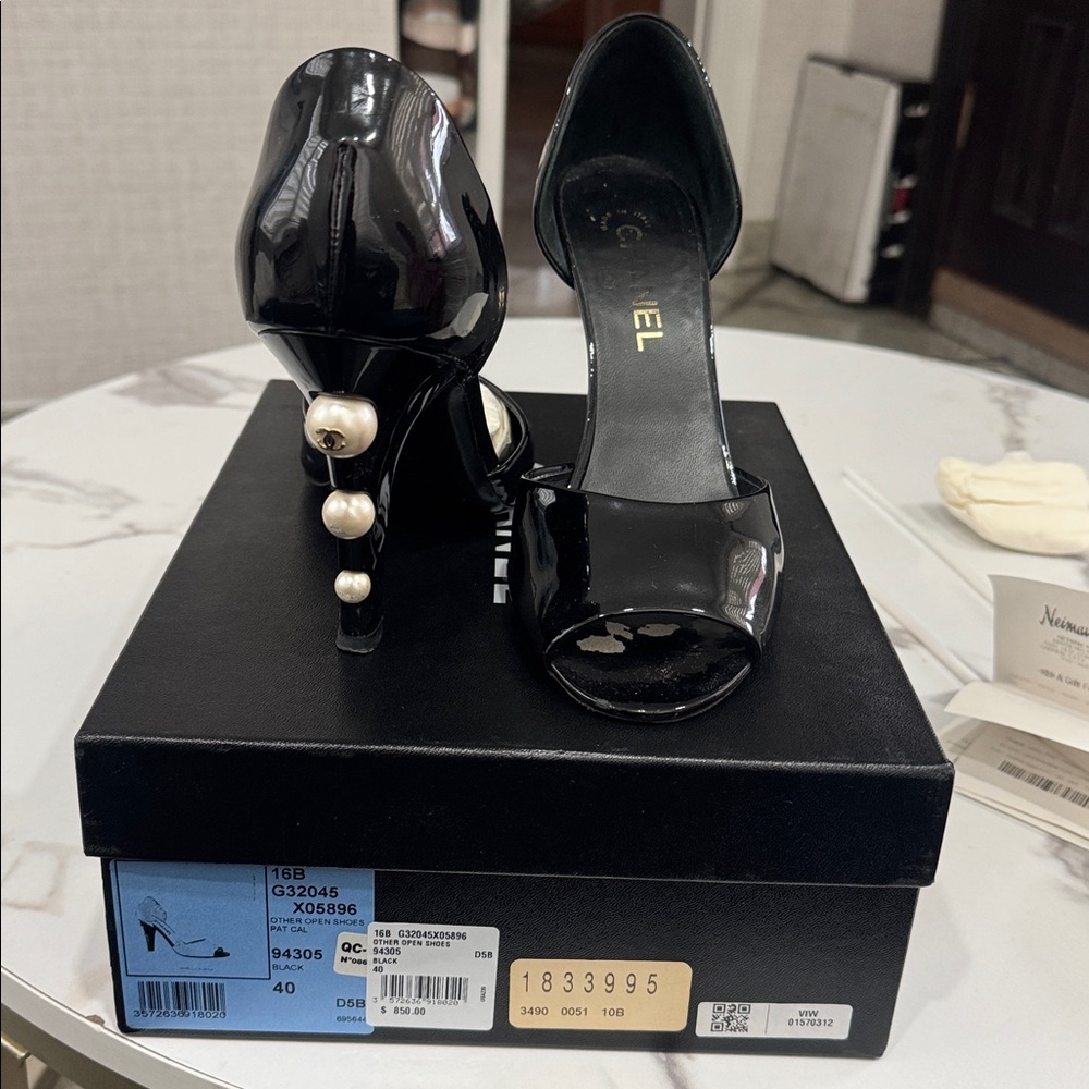 Vintage Chanel pearl pumps 40/ 11
